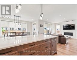 209 ARDEN CRESCENT - 18