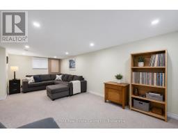 80 MEMORIAL CRESCENT - 16