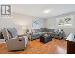 395 STRATHALLAN STREET - 11