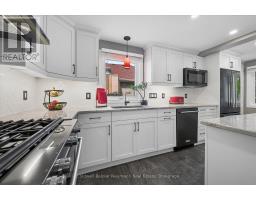 81 CANDLEWOOD DRIVE - 32