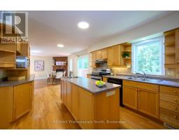 18 HERITAGE CRESCENT - 12