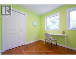 18 HERITAGE CRESCENT - 24