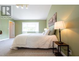 18 HERITAGE CRESCENT - 29
