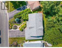 18 HERITAGE CRESCENT - 35