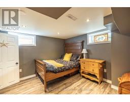 175 FERGUS STREET S - 23