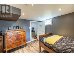 175 FERGUS STREET S - 24