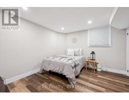 41 WESTRA DRIVE - 36
