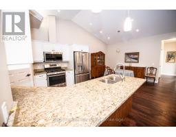 102 BROOMER CRESCENT - 25