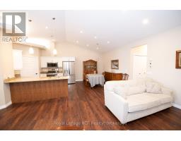 102 BROOMER CRESCENT - 27