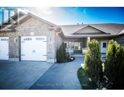 102 BROOMER CRESCENT - 3