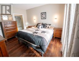 102 BROOMER CRESCENT - 32