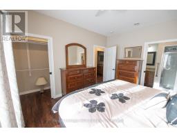 102 BROOMER CRESCENT - 33