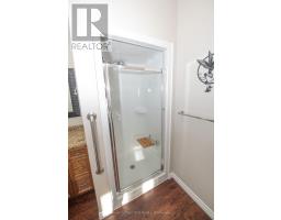 102 BROOMER CRESCENT - 35