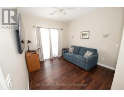 102 BROOMER CRESCENT - 36