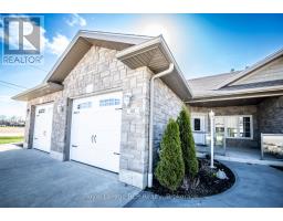 102 BROOMER CRESCENT - 4