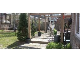153 FERNDALE DRIVE S - 6