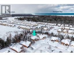 16 GREEN PINE CRESCENT - 48