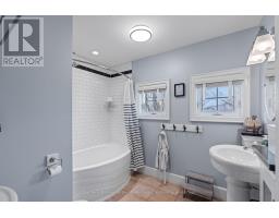 56 WELLINGTON STREET S - 22