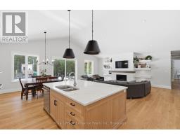 185 LOUISE CREEK CRESCENT - 24