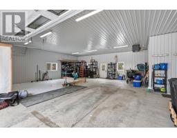 185 LOUISE CREEK CRESCENT - 43