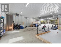 185 LOUISE CREEK CRESCENT - 44