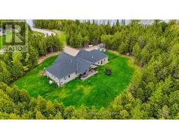 185 LOUISE CREEK CRESCENT - 46