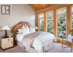 147 LAKESHORE ROAD E - 18