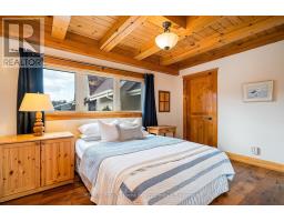 147 LAKESHORE ROAD E - 25