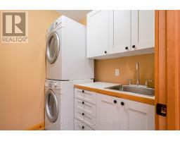147 LAKESHORE ROAD E - 44