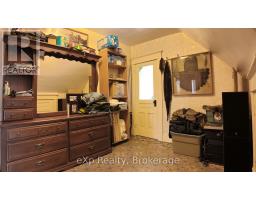 21 WILLIAM STREET N - 25