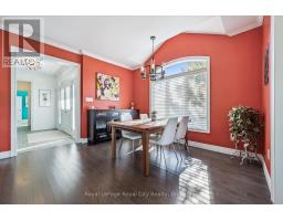 1 - 39 KAY CRESCENT - 18