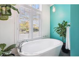 1 - 39 KAY CRESCENT - 32