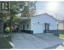 44 BRIARWOOD CRESCENT - 1