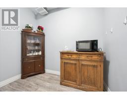 102 - 23 STUMPF STREET - 35