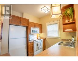 125 - 125 FAIRWAY COURT - 9