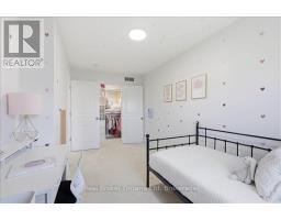 32 LAUGHLAND LANE - 24