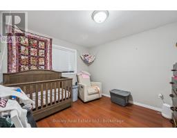 4 HAYWARD CRESCENT - 13