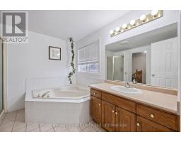 4 HAYWARD CRESCENT - 16