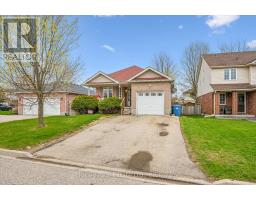 4 HAYWARD CRESCENT - 2