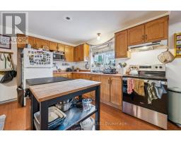 4 HAYWARD CRESCENT - 22