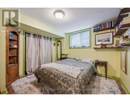 4 HAYWARD CRESCENT - 30