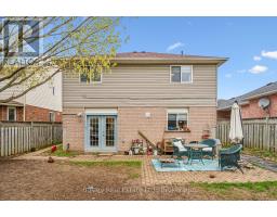 4 HAYWARD CRESCENT - 35
