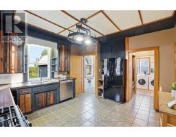 27 WELLINGTON STREET - 17