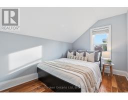 27 WELLINGTON STREET - 26