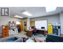 401 QUEEN STREET - 21