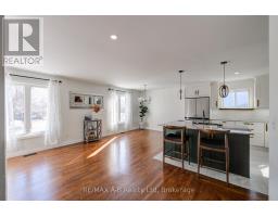 29 DUNSFORD CRESCENT - 7