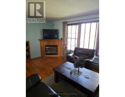16 - 201 SILVERCREEK PARKWAY N - 13