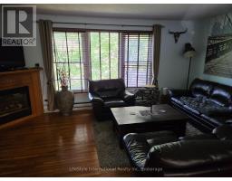 16 - 201 SILVERCREEK PARKWAY N - 9