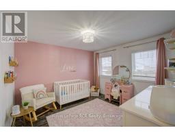 11 GREEN STREET - 22