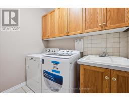 9 BERDUX PLACE - 24
